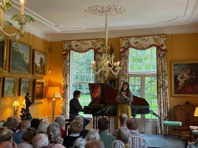 Een fantastisch begin van het nieuwe seizoen met barokmuziek van Musica Gloria, met Nele Vertommen en Beniamino Paganini, in De Leemcule.

Met o.a. werken van Henry en Daniel Purcell, Händel en Geminiani voor hobo, blokfluit en klavecimbel.

#oudemuziek #kamermuziek #barokmuziek #kleineconcerten #landgoederenenbuitenplaatsen