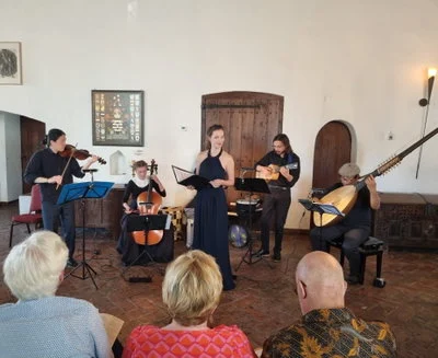 Energieke ritmes en hartstochtelijke liefdesliederen van Codex Trujillo del Peru, Forsythe/Starter en Anon door Suspirium in Kasteel Doornenburg.

#kamermuziek #oudemuziek #kleineconcerten #kasteleninnederland #kastelenenlandgoederen