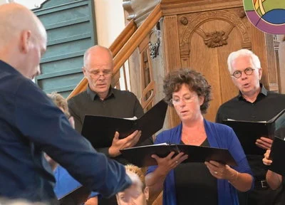 Zondagmiddag 25 oktober 15 uur zingt Cantus Zutphen “Op vleugels van Licht” met werken van onder meer Mendelsohn, Trotta, en Poulenc.
Met teksten van Stadsdichter Dietske Geerlings.

Kaarten 15,- (aan de kassa 17,-)
Na afloop een drankje
Reserveren: cantuszutphen@gmail.com

#koormuziek #kleineconcerten #zondagmiddagmuziek #zutphen
